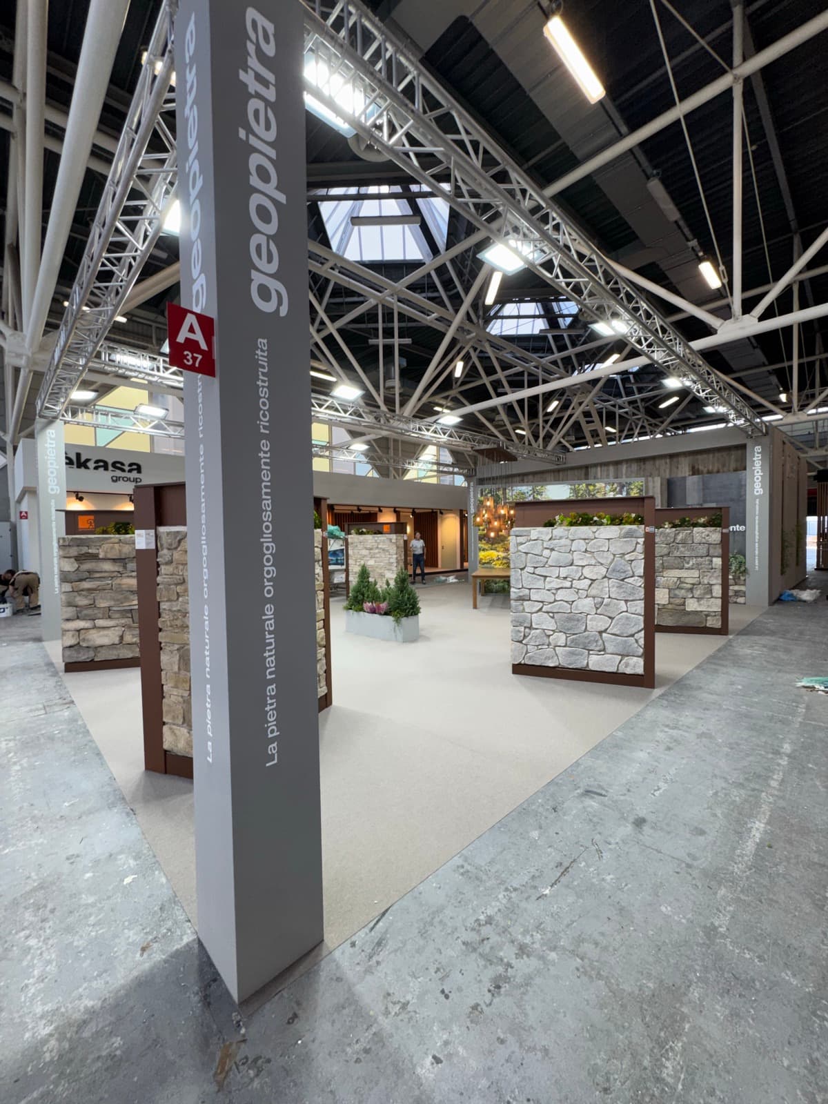 Geopietra stone walls during installation